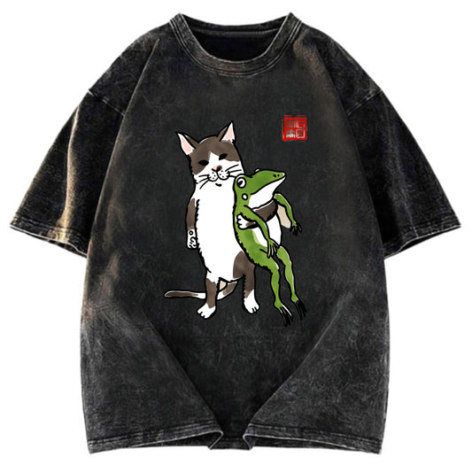Tokyosol Cat Holding A Frog Classic T-Shirt