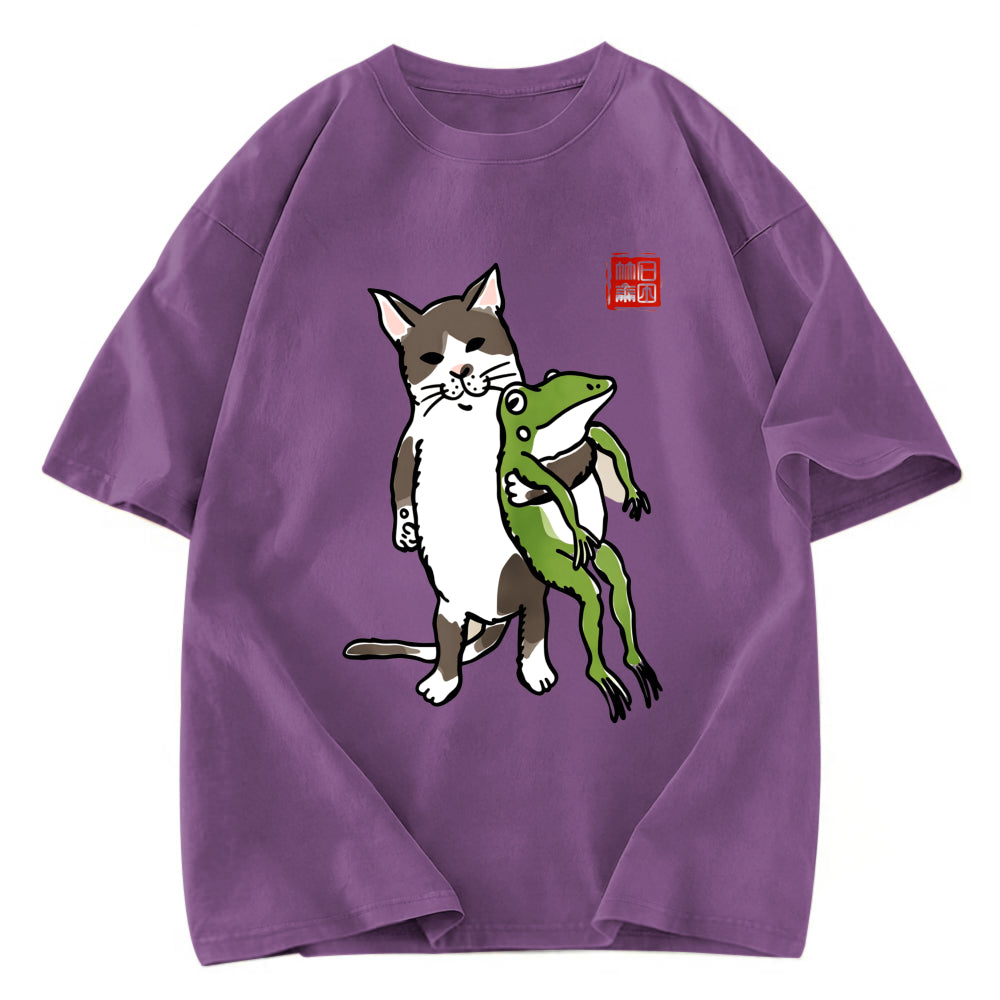 Tokyosol Cat Holding A Frog Classic T-Shirt