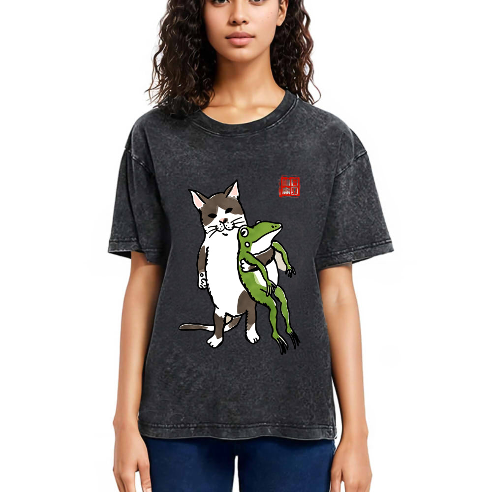 Tokyosol Cat Holding A Frog Classic T-Shirt