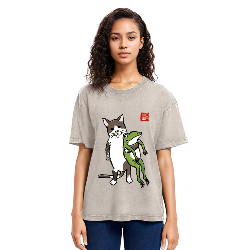 Tokyosol Cat Holding A Frog Classic T-Shirt
